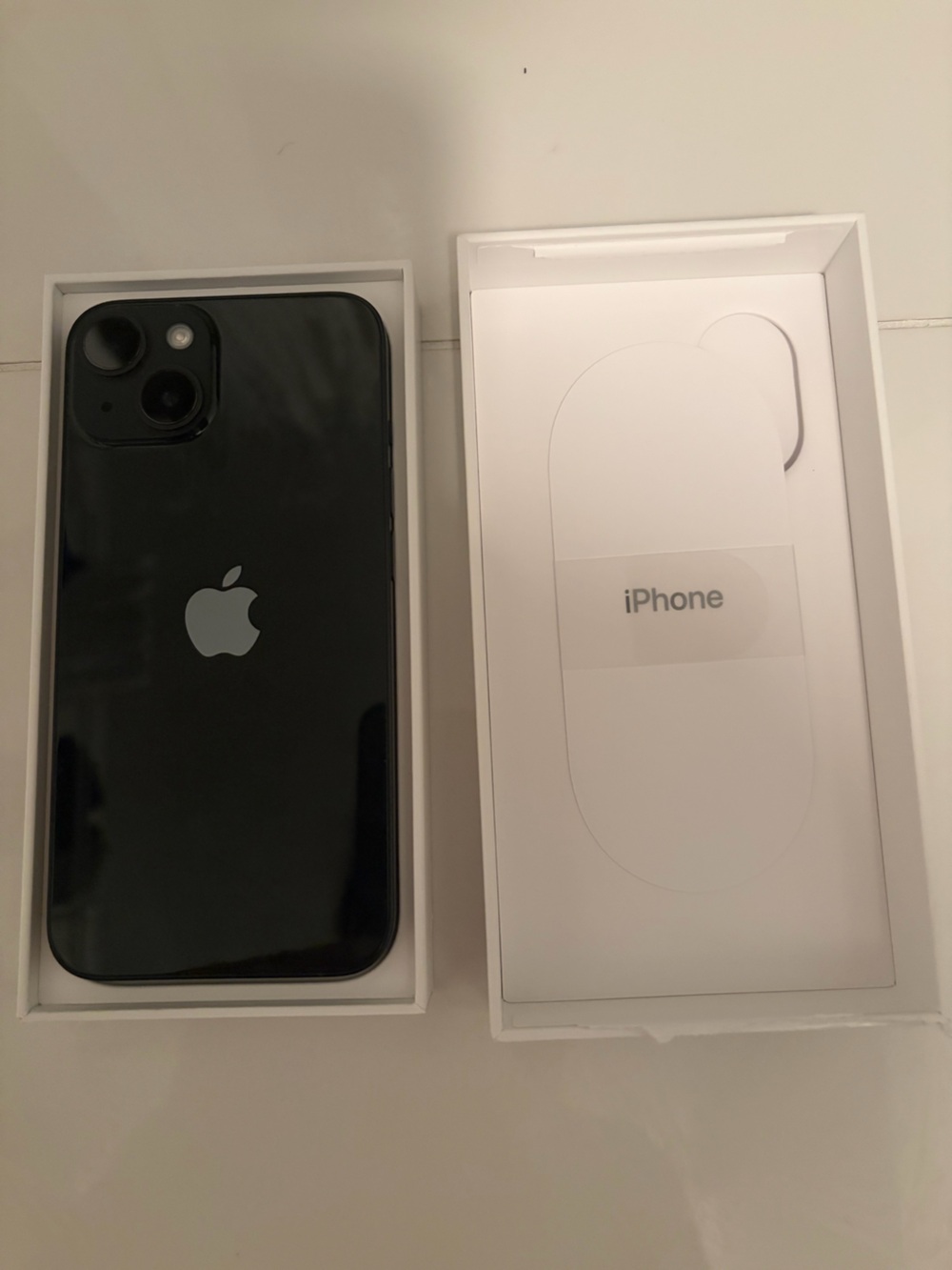 Apple iPhone 14, Unlocked in Black - Picture 3 of 6